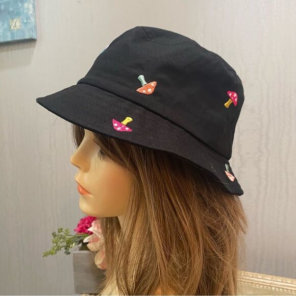 A-LAB Black Cotton Whimsical Embroidered Mushrooms Bucket Hat Unisex - Picture 1 of 12
